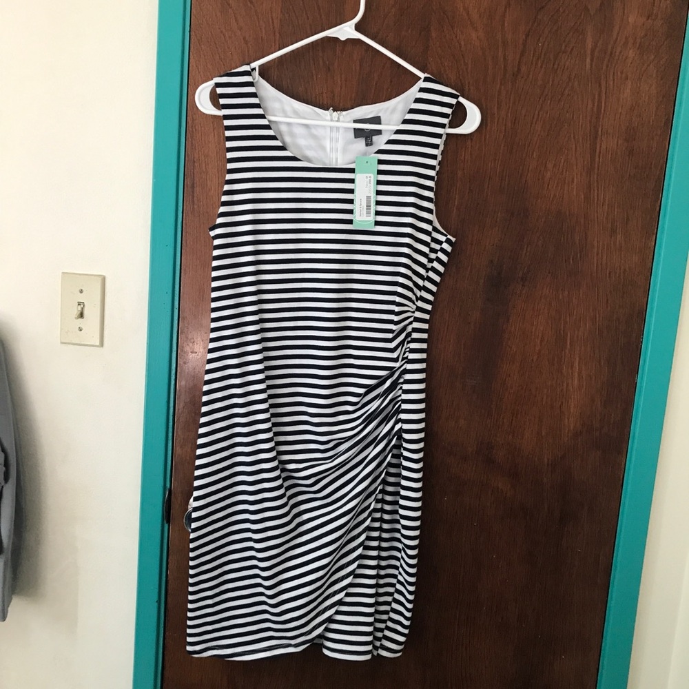 Medium Market & Spruce navy striped dress 👗